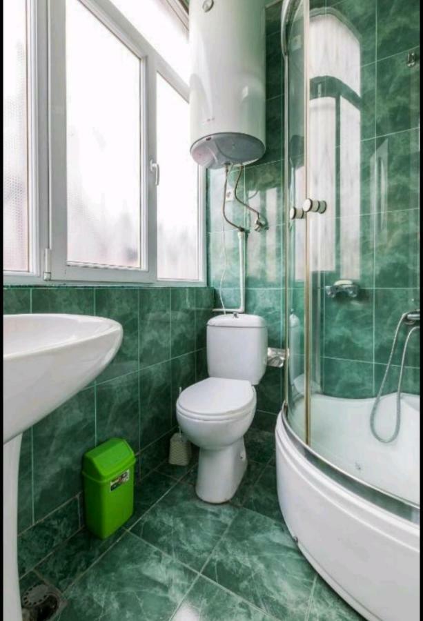 Enjoy The Hostel Batumi Bagian luar foto