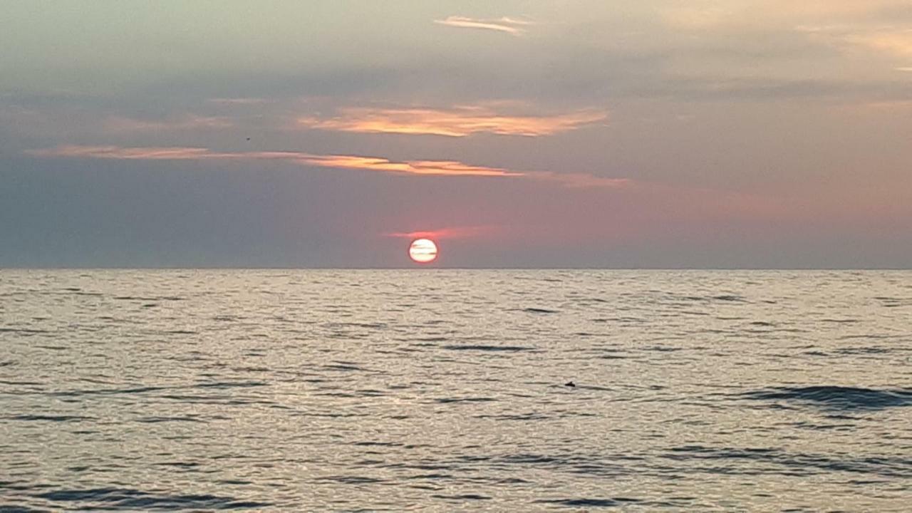 Enjoy The Hostel Batumi Bagian luar foto